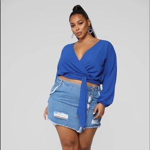 Feel royal in this sexy wrap top